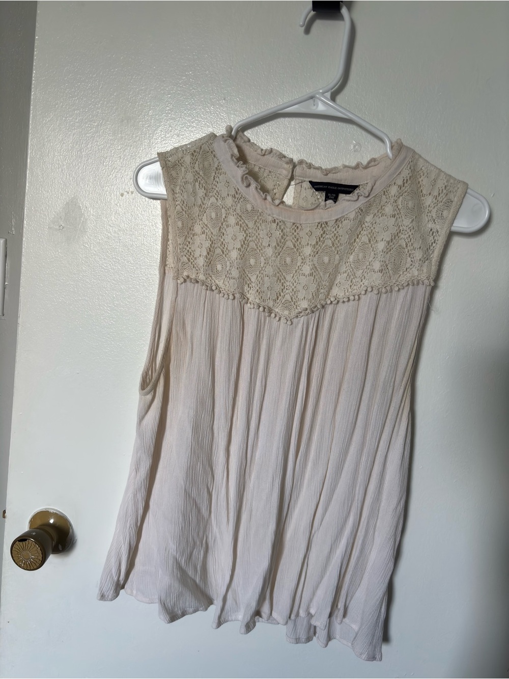 American Eagle Cream Lace Sleeveless Blouse